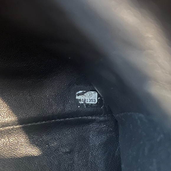 CHANEL Black Caviar Quilted Jumbo Single Flap Black - Picture 6 of 14